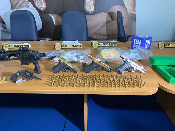 A Polícia Civil apreendeu drogas, armas e anabolizantes durante a segunda fase da Operação Chicago
