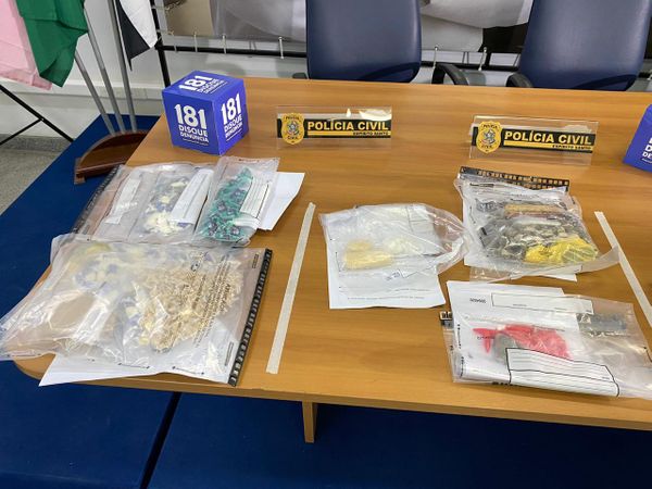 A Polícia Civil apreendeu drogas, armas e anabolizantes durante a segunda fase da Operação Chicago