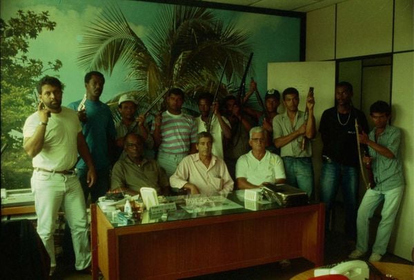 Gabinete do prefeito durante a invasão da prefeitura em São Meu por Gildo Loyola/AG