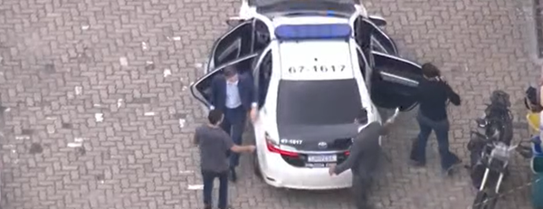 O prefeito chegou na Cidade da Polícia