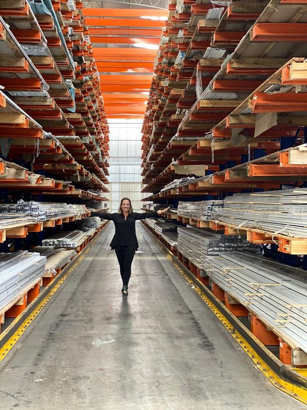 Empresária Roberta Drummond, da Innovare Esquadrias, inaugura nova loja em 2021