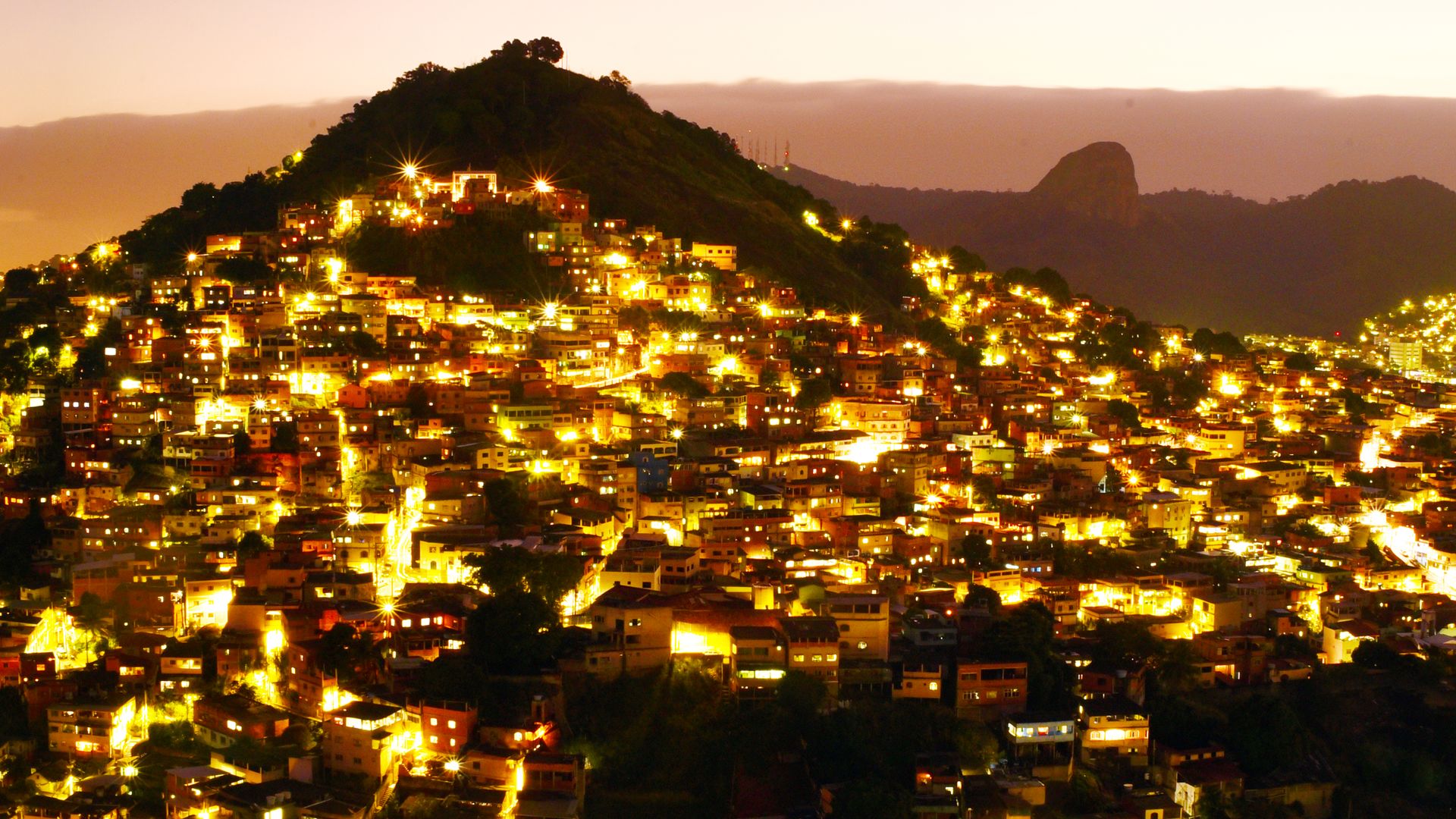 Cidade Presépio, ensaio fotográfico em longa exposição da Cidade de Vitória / Vista a partir do Monte Horebe de frente para o Complexo da Penha, e Vitória