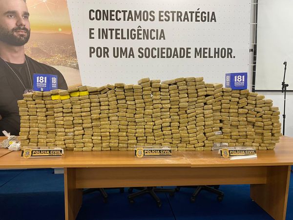 A polícia apreendeu 300 kg de maconha em um sítio em Vila Velha