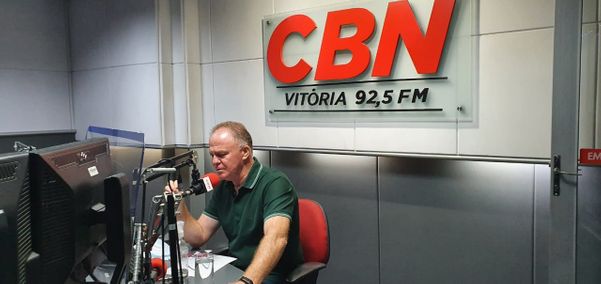 Governador Renato Casagrande (PSB) em entrevista na Rádio CBN Vitória para fazer um balanço de 2020