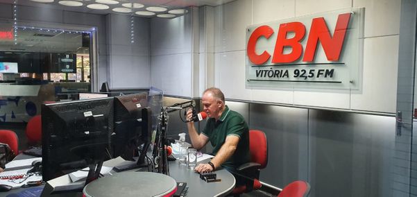 Governador Renato Casagrande (PSB) em entrevista na Rádio CBN Vitória para fazer um balanço de 2020