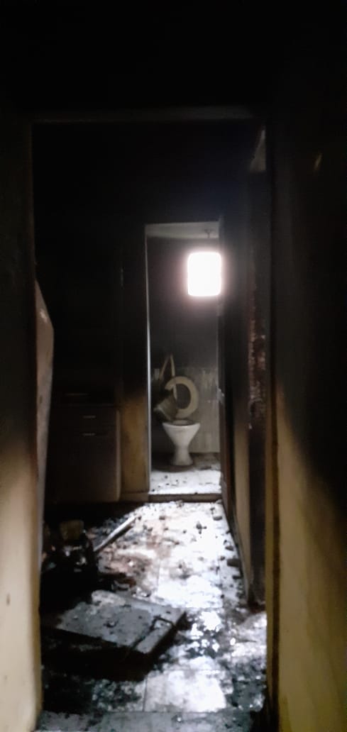 Homem é encontrado morto dentro de casa após incêndio por Internauta