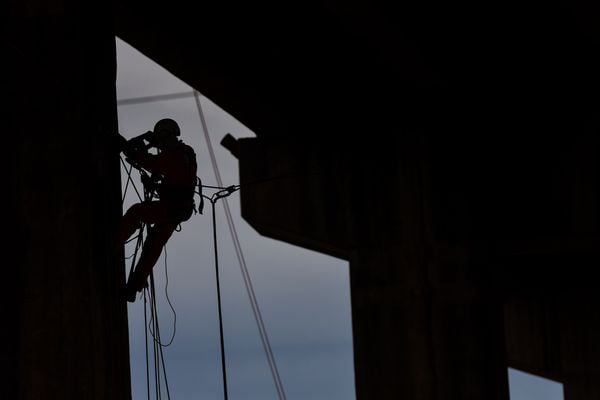 Rapel para manutenção da Terceira Ponte em Vitória por Vitor Jubini