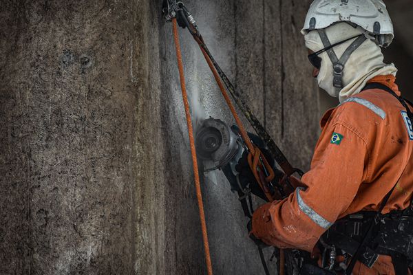 Rapel para manutenção da Terceira Ponte em Vitória por Vitor Jubini