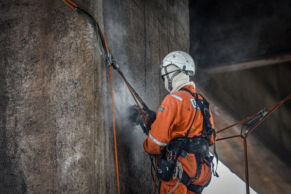 Rapel para manutenção da Terceira Ponte em Vitória por Vitor Jubini