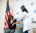 Kamala Harris toma a vacina contra Covid-19 nos Estados Unidos