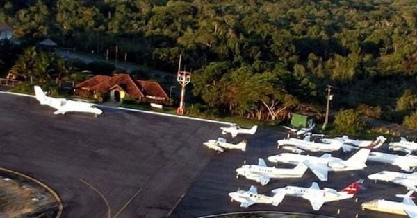 O pequeno Aeroporto de Trancoso, no Sul da Bahia, registra congestionamento de jatinhos