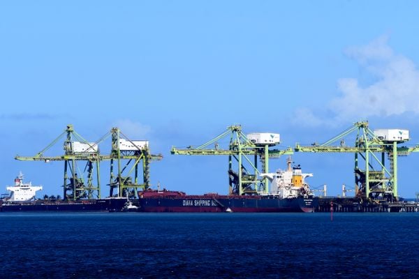 Data: 29/12/2020 - ES - Vitória - Embarque de minério de ferro no Porto de Tubarão - Editoria: Economia - Foto: Fernando Madeira - GZ