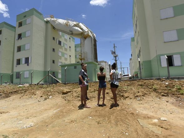 Caixas-d'água desabam de prédios do Minha Casa Minha Vida, em Padre Gabriel, Cariacica por Vitor Jubini