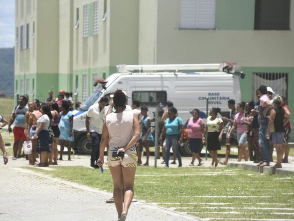 Caixas-d'água desabam de prédios do Minha Casa Minha Vida, em Padre Gabriel, Cariacica por Vitor Jubini