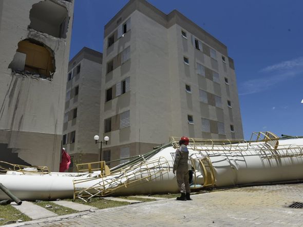 Caixas-d'água desabam de prédios do Minha Casa Minha Vida, em Padre Gabriel, Cariacica por Vitor Jubini