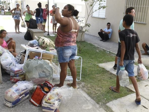 Queda de torres causa transtornos a moradores de condomínio em Cariacica por Carlos Alberto Silva