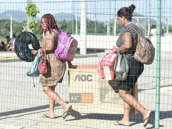 Queda de torres causa transtornos a moradores de condomínio em Cariacica por Carlos Alberto Silva