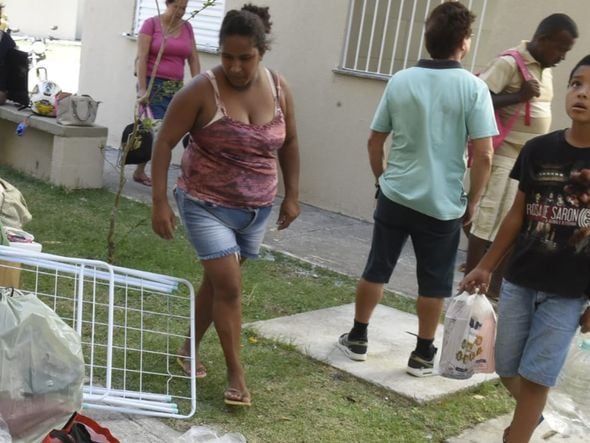 Queda de torres causa transtornos a moradores de condomínio em Cariacica por Carlos Alberto Silva
