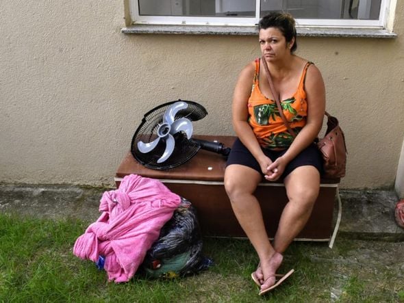 Queda de torres causa transtornos a moradores de condomínio em Cariacica por Carlos Alberto Silva