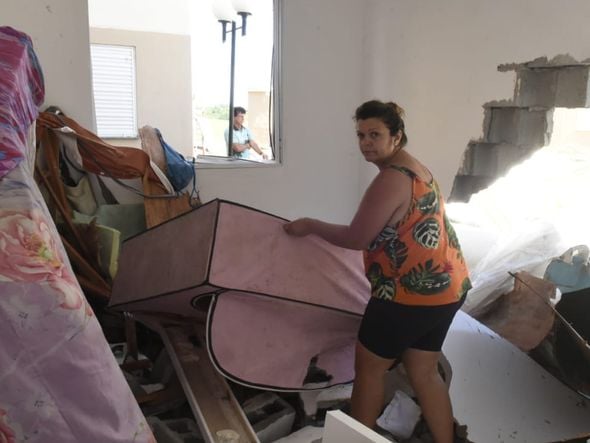 Queda de torres causa transtornos a moradores de condomínio em Cariacica por Carlos Alberto Silva