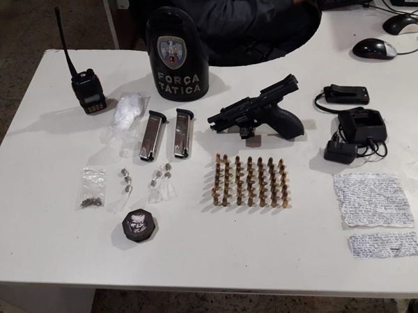 Armas, drogas e outros materiais apreendidos durante as etapas da Operação Sentinela por Divulgação / Polícia Militar
