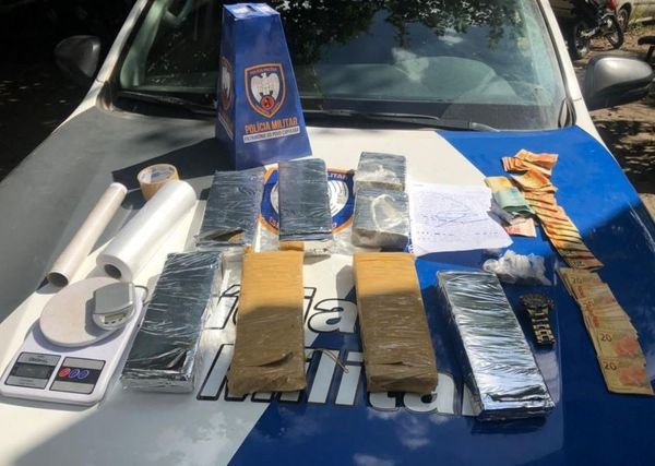 Armas, drogas e outros materiais apreendidos durante as etapas da Operação Sentinela por Divulgação / Polícia Militar