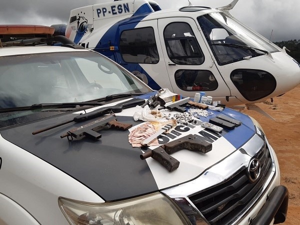 Armas, drogas e outros materiais apreendidos durante as etapas da Operação Sentinela por Divulgação / Polícia Militar