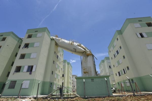Caixas d'água desabam de prédios do Minha Casa Minha Vida, em Padre Gabriel, Cariacica por Vitor Jubini