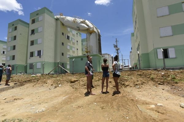 Caixas d'água desabam de prédios do Minha Casa Minha Vida, em Padre Gabriel, Cariacica por Vitor Jubini