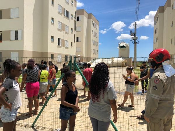 Water tanks collapse from the buildings of Minha Casa Minha Vida in Padre Gabriel, Cariacica