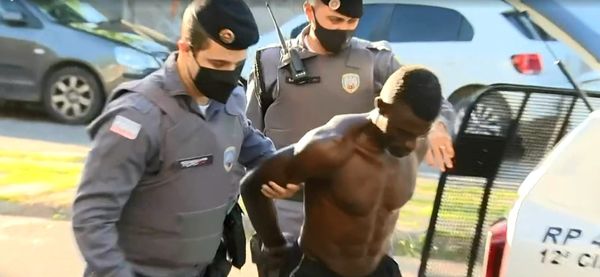 Homem, de 37 anos, foi preso após tentar roubar fios na Praia de Camburi, em Vitória