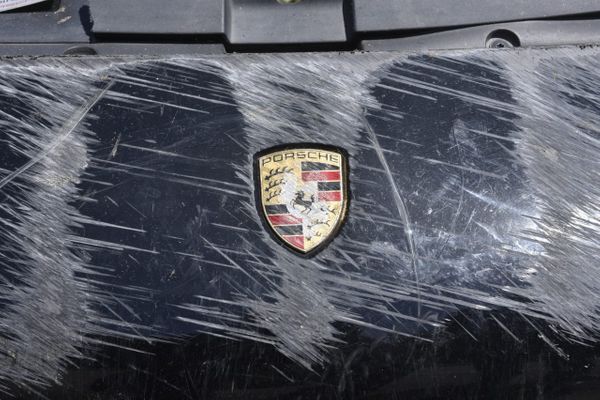 Porsche ficou destruído após capotar e cair em ribanceira na Rodovia do Sol em Vila Velha por Ricardo Medeiros