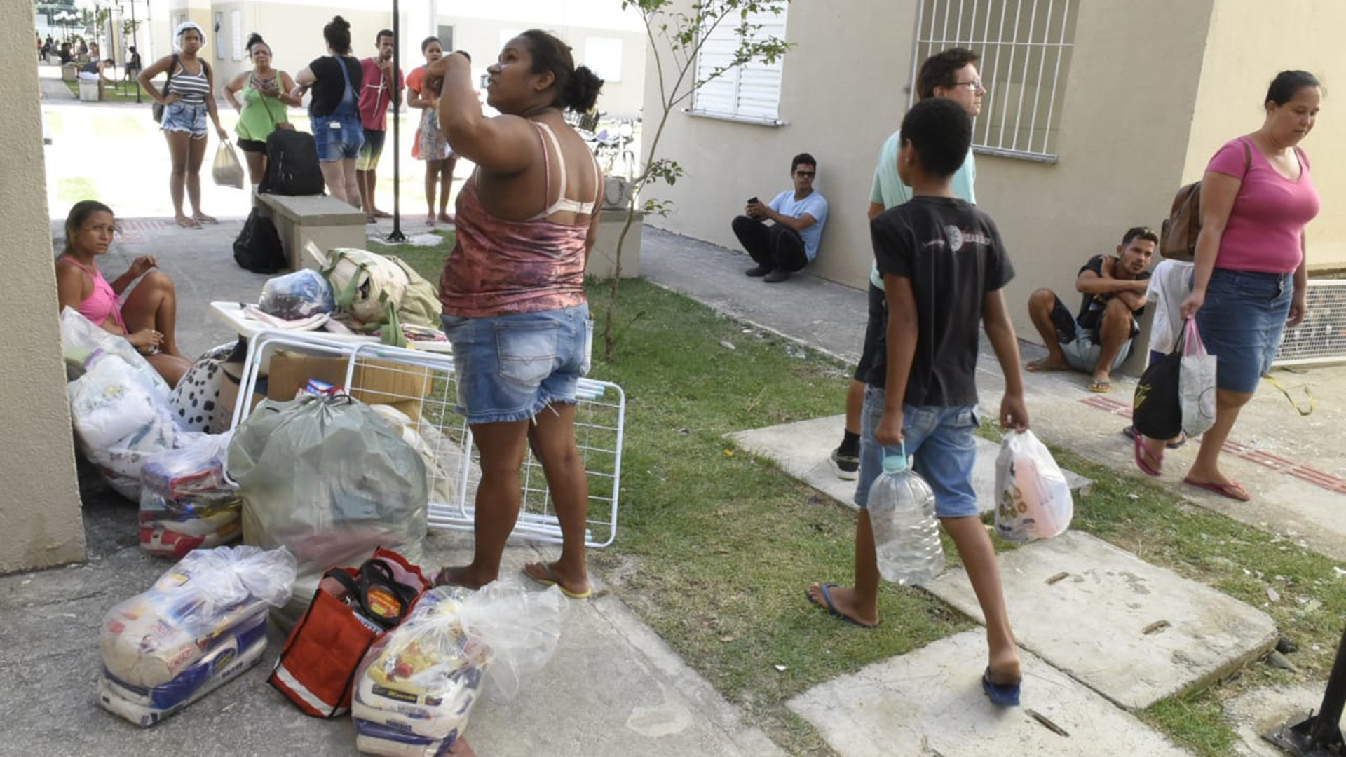 Queda de torres causa transtornos a moradores de condomínio em Cariacica