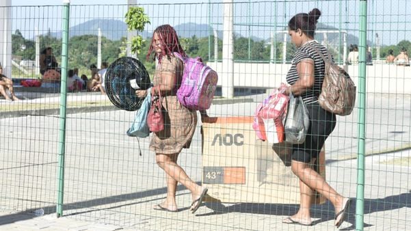 Queda de torres causa transtornos a moradores de condomínio em Cariacica por Carlos Alberto Silva