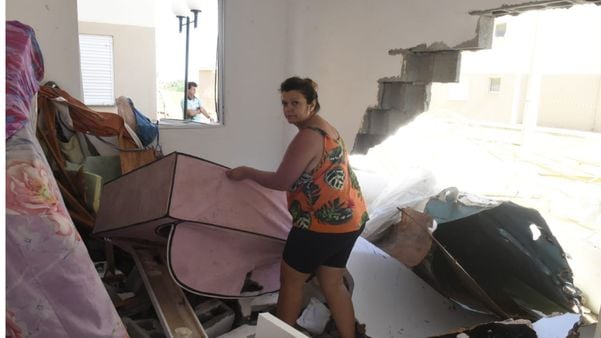 Queda de torres causa transtornos a moradores de condomínio em Cariacica por Carlos Alberto Silva