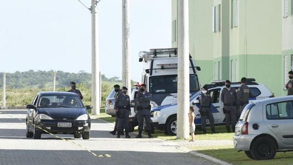 Queda de torres causa transtornos a moradores de condomínio em Cariacica por Carlos Alberto Silva