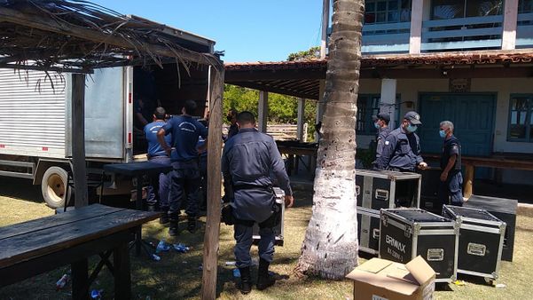 Policiais apreendem materiais de festa em Anchieta