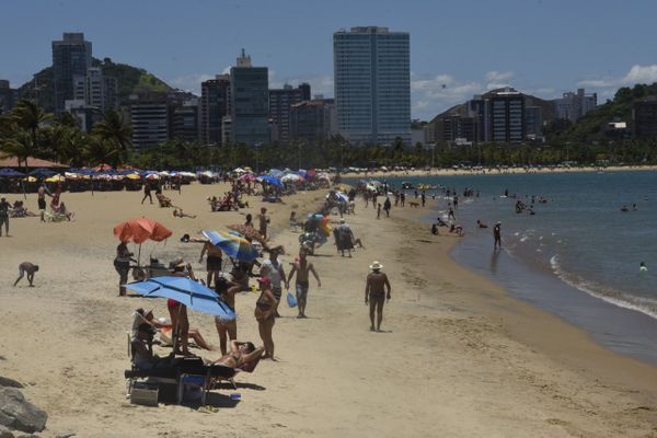 Os capixabas foram à praia no primeiro dia do ano de 2021.  por Carlos Alberto Silva