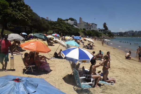 Os capixabas foram à praia no primeiro dia do ano de 2021.  por Carlos Alberto Silva