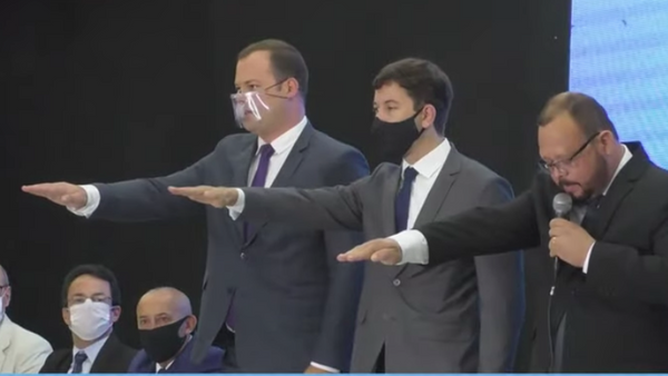 Arnaldinho Borgo, o vice-prefeito Victor Linhalis (Solidariedade), o vereador Rogério Cardoso (DEM) por Reprodução