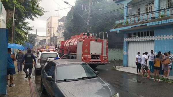 Corpo de Bombeiros e Guarda Municipal foram chamados para atender ocorrência de incêndio no bairro Andorinhas, em Vitória