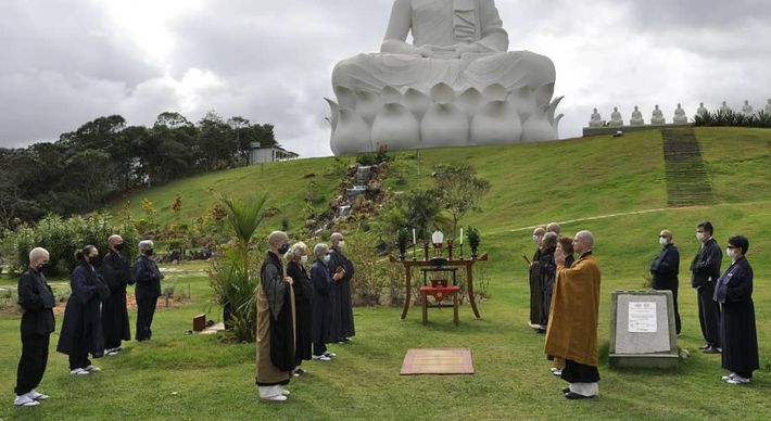 Nomenclatura da cerimônia é uma referência ao batismo espiritual da estrutura do Buda, foi celebrada pelo monge Minamizawa Zenji — equivalente à figura do papa no catolicismo, diretamente do Japão, no início de dezembro