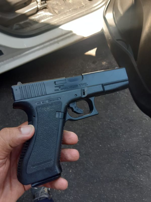 Arma falsa utilizada pelo suspeito em assalto na Mata da Praia, em Vitória