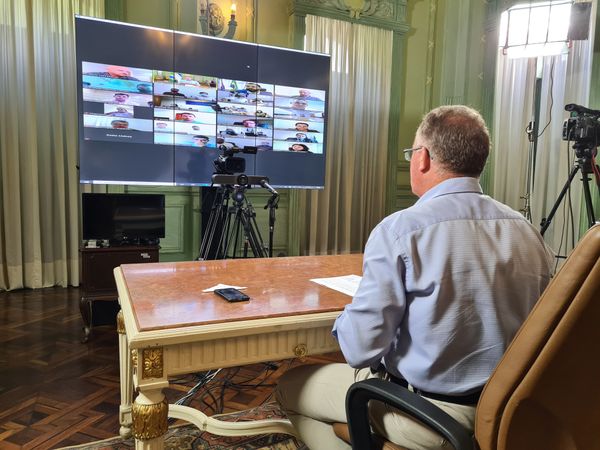 Casagrande se reuniu on-line com prefeitos e secretários de saúde municipais