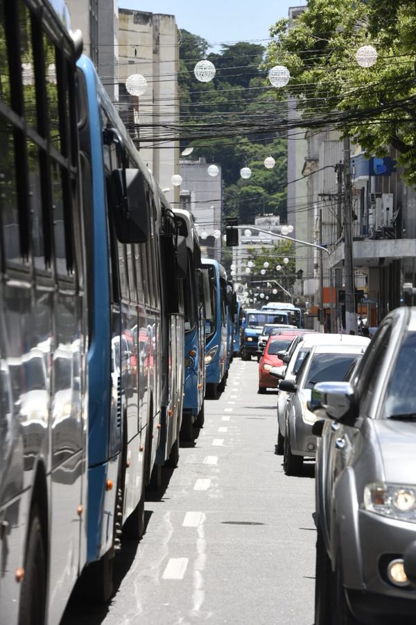 Protesto dos rodoviários segue pelo segundo dia consecutivo em Vitória por Carlos Alberto Silva
