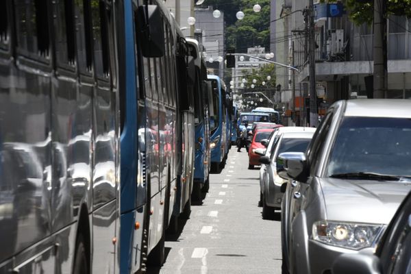 Protesto dos rodoviários segue pelo segundo dia consecutivo em Vitória por Carlos Alberto Silva