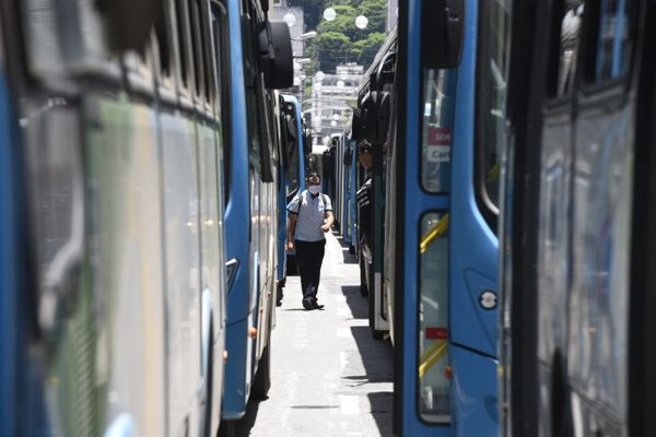 Protesto dos rodoviários segue pelo segundo dia consecutivo em Vitória por Carlos Alberto Silva