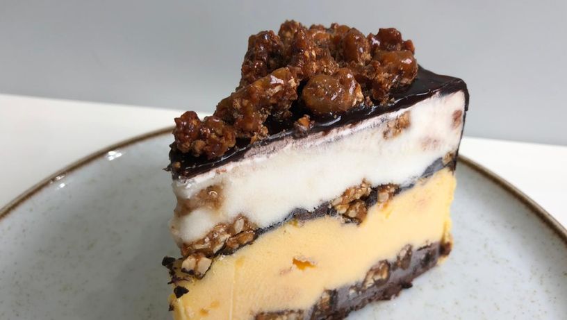 Torta de sorvete sabor Creme com Crocante da sorveteria Karamelos, em Vitória