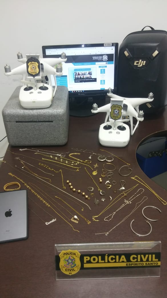 Drones, joias e um tablet furtados pelos criminosos