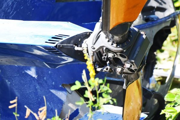 Fotos da fuselagem do helicóptero que caiu em Riviera da Barra, Vila Velha por Fernando Madeira